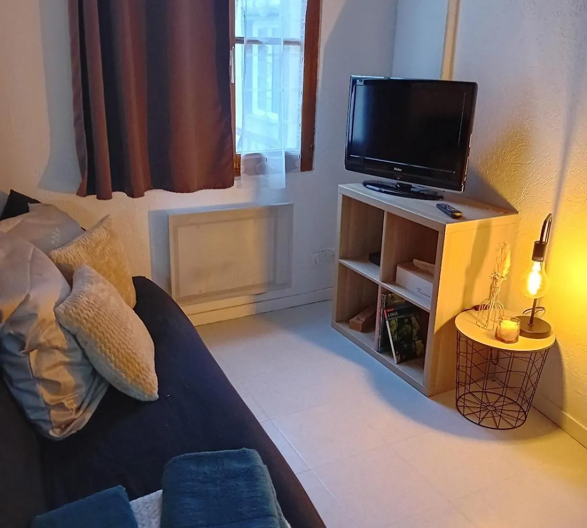 Apartment Heart Of Beauvais Airport 15 Min By Bus, Studio