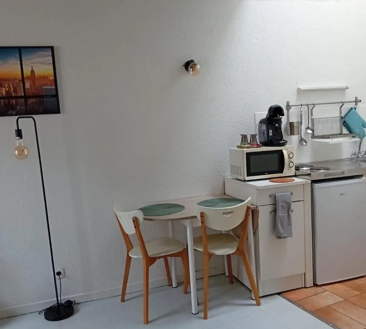 Heart Of Beauvais Airport 15 Min By Bus, Studio Apartment